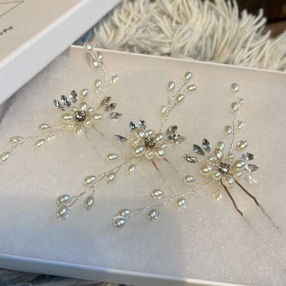 Sparkly Floral Headpiece - Picture 6 of 6